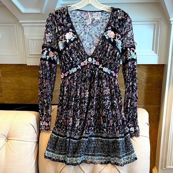 Free People Dresses & Skirts - Free People Dresses Cherry Blossom Embroidered Dress